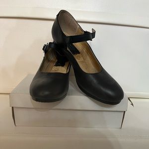 Women folklorico shoes 8.5